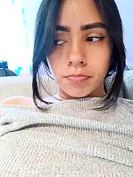 Webcam Model (Sara-215)  is live.Free join now!