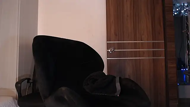 mistressbigcock777 webcam