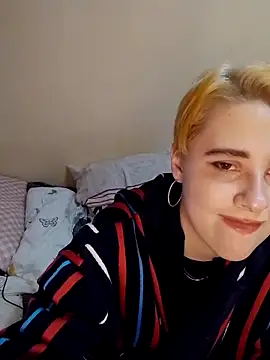 Gussie_Bridie webcam