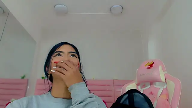 estefany_squirt1 webcam