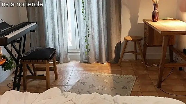 lilyblush - Lilyblush's free webcam - UK Sex Cams