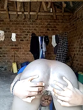 Black_juicy24 webcam