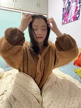 美女BIGBABYYEYE在线直播