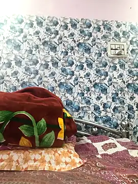 Webcam Model (_DesigirlRoshni)  is live.Free join now!