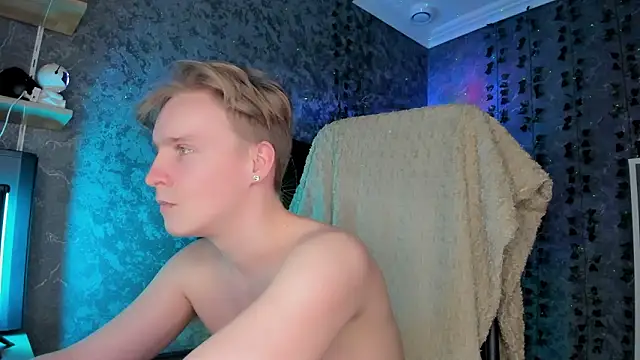 AlexxSweet webcam