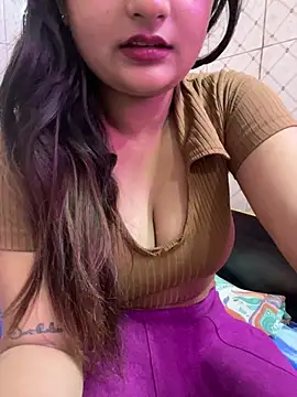 curvy anaya