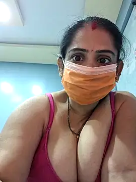 Webcam Model (diyam4002)  is live.Free join now!