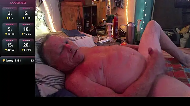 Pussyeat2please webcam