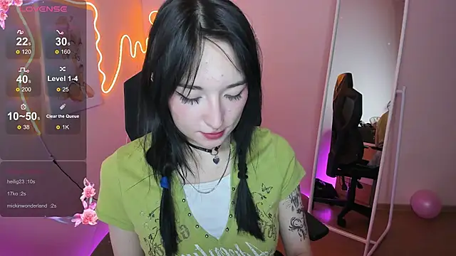 AliceeinWonderlanddd webcam