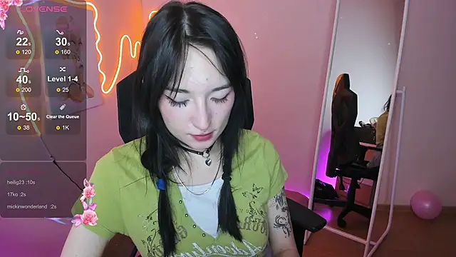 AliceeinWonderlanddd webcam