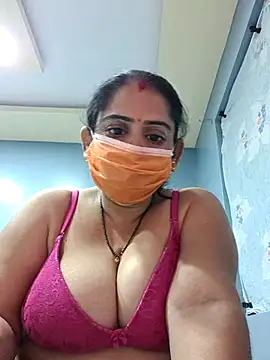 Webcam Model (diyam4002)  is live.Free join now!