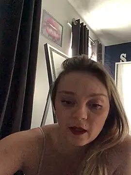 Webcam Model (Sky25x)  is live.Free join now!