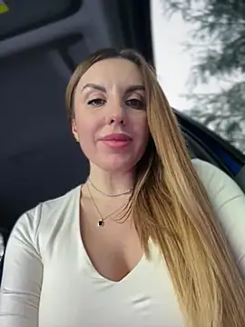 MilfNextDoor20 webcam