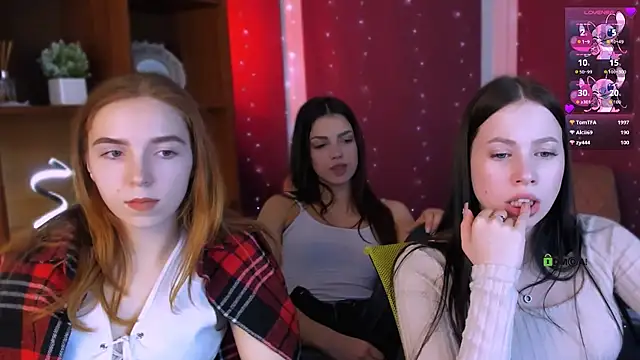 stella_flower (G teen) - kiss on the neck