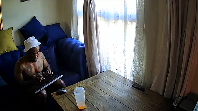 SHORTGUN_STALLION webcam