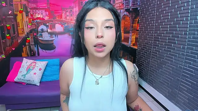 Small_naughty_ webcam