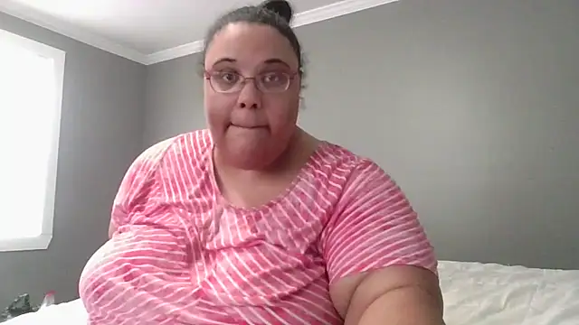 SexyBBW10790 webcam