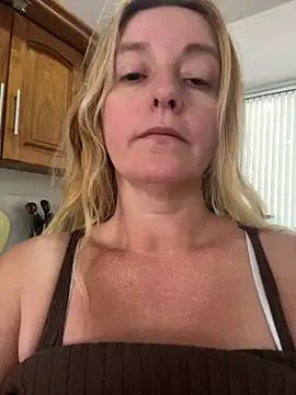 Webcam Model (moniquerainx)  is live.Free join now!