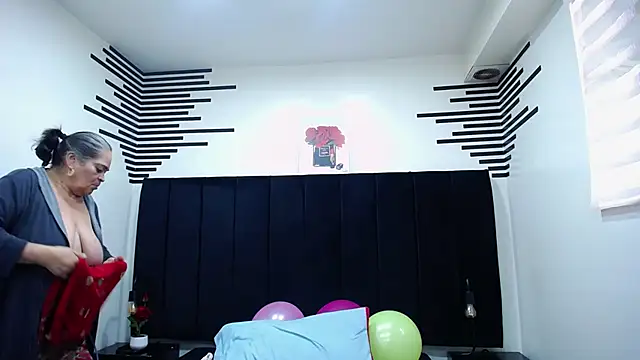 QueenMatturex webcam