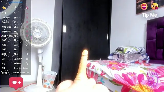 Alicia_Whitee webcam