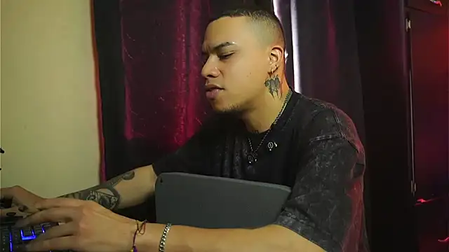 AlphaMasterXxx webcam