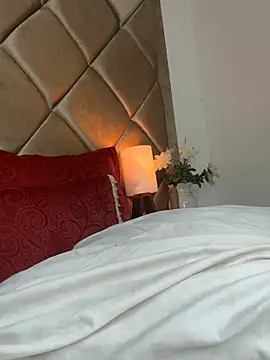 Webcam Model (AngelinaDuvall) is live