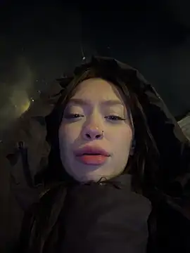 citylynx (F young) - Fingerbra and shake tits with tongue out