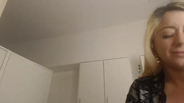 _karolynesyera_ webcam