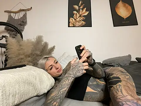 Webcam Model (HotMelonskiii)  is live.Free join now!