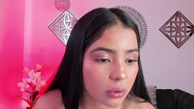 Layla_Breezee webcam