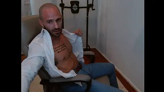 TheNakedPreacher webcam