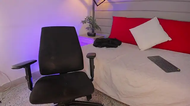 hisoka_011 - Hisoka_011's free webcam