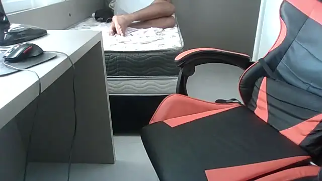 JUNINHOLEKEJR webcam