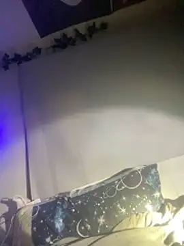 Webcam Model (Naughtynotniceaussue) is live