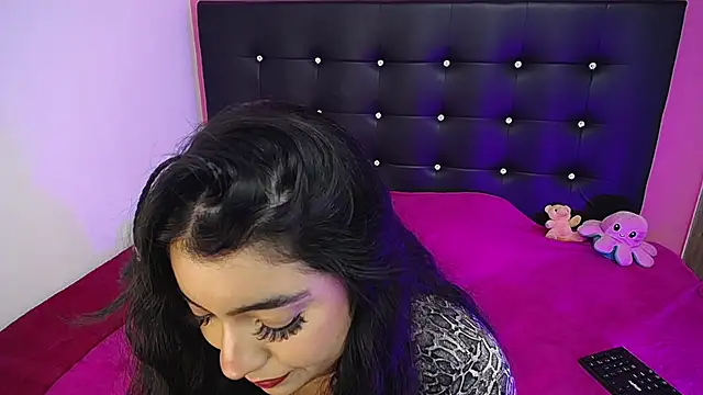 molly_curvyhot webcam