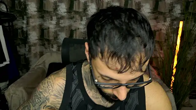 MasculineGuy99 webcam