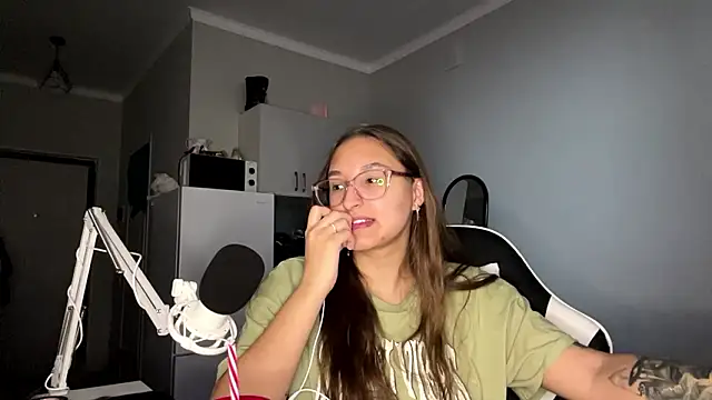 mlacutehere - Mlacutehere's free webcam - UK Sex Cams