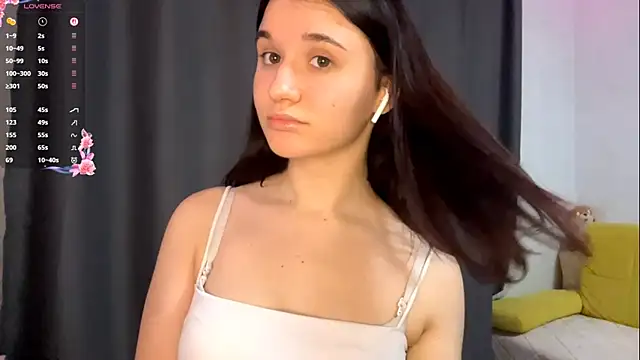 elaravoss - Elaravoss's free webcam - UK Sex Cams