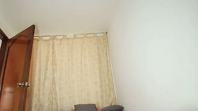 tinny_and_candy - Tinny_and_Candy's free webcam - UK Sex Cams