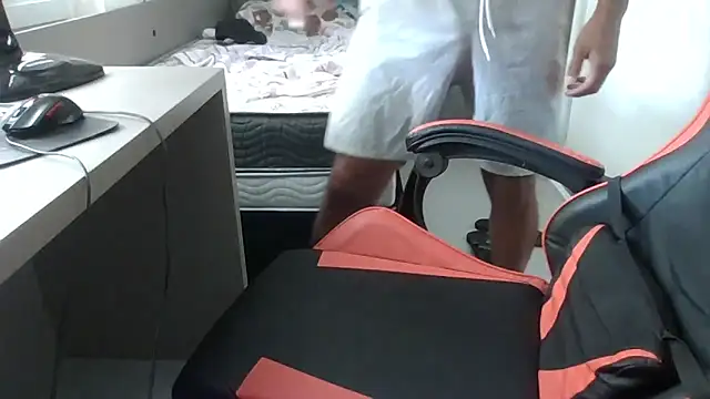 JUNINHOLEKEJR webcam