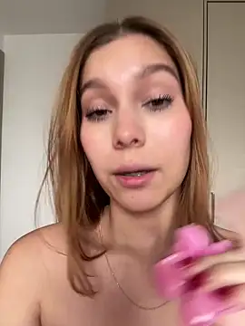 Webcam Model (Nikii__)  is live.Free join now!