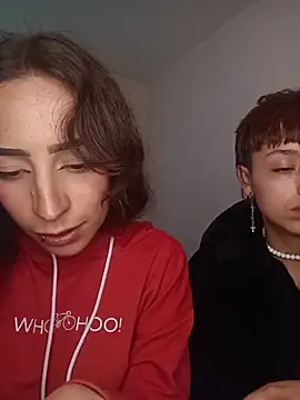 AlexxaAndRileyy webcam