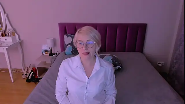 sabrinamacmarren webcam