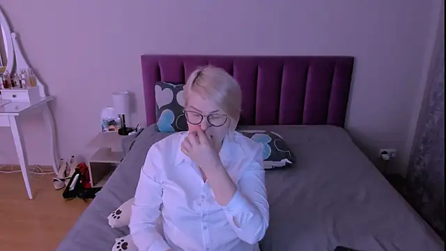 sabrinamacmarren webcam