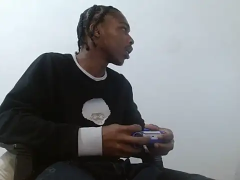 Larry-n-clouds webcam