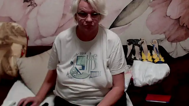 sweetymommyRina webcam