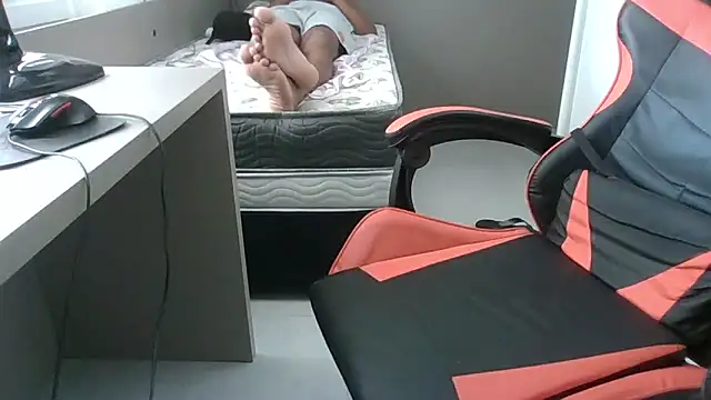 JUNINHOLEKEJR webcam