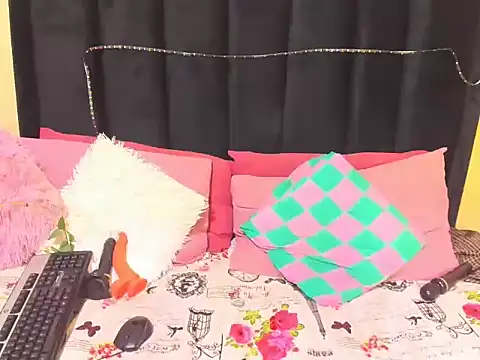 AmazingDarkDoll webcam