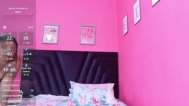 curvybrunnete webcam