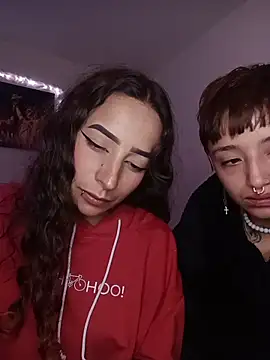 AlexxaAndRileyy webcam